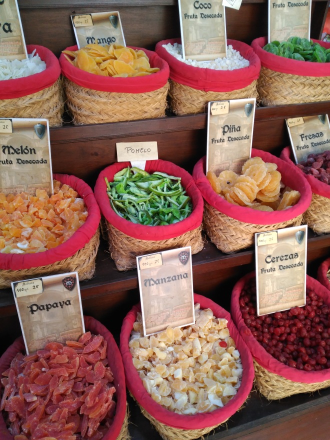 Granadan Albaicínin marokkolaispuodeista saa mausteita, teetä ja herkkuja